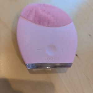 Foreo Pink Facial Cleansing Brush
